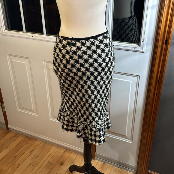 ECI Houndstooth Midi Skirt - Picture 2 of 9